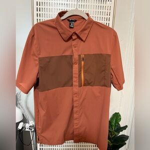 cotopaxi Short-Sleeve Button-Down in Rust and Brown with Orange Zip